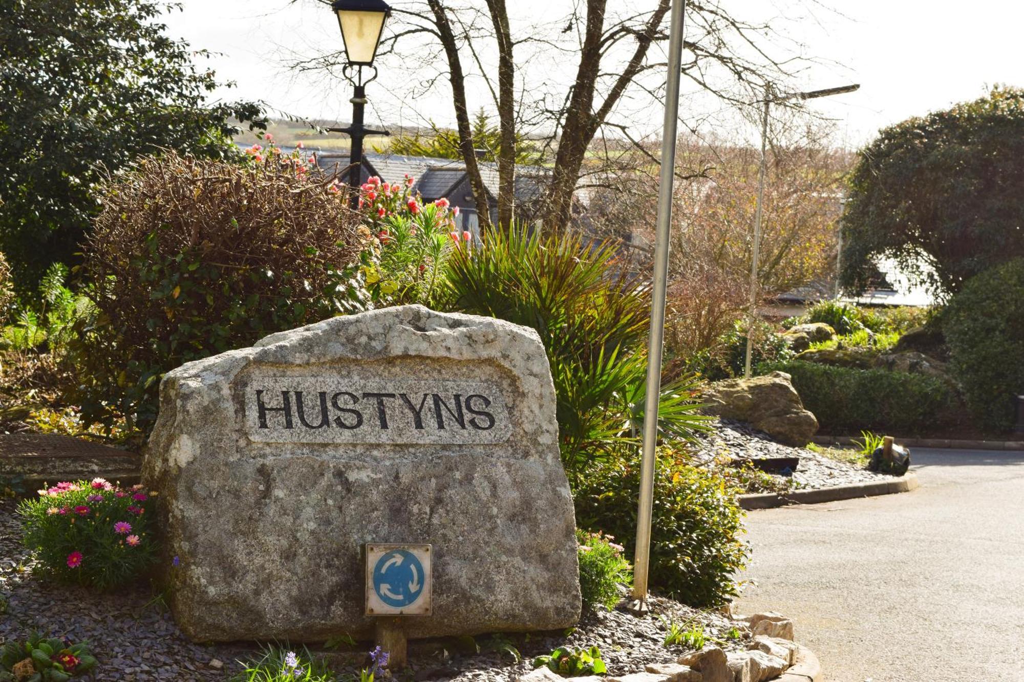 Hustyns Hotel Saint Wenn Exterior foto